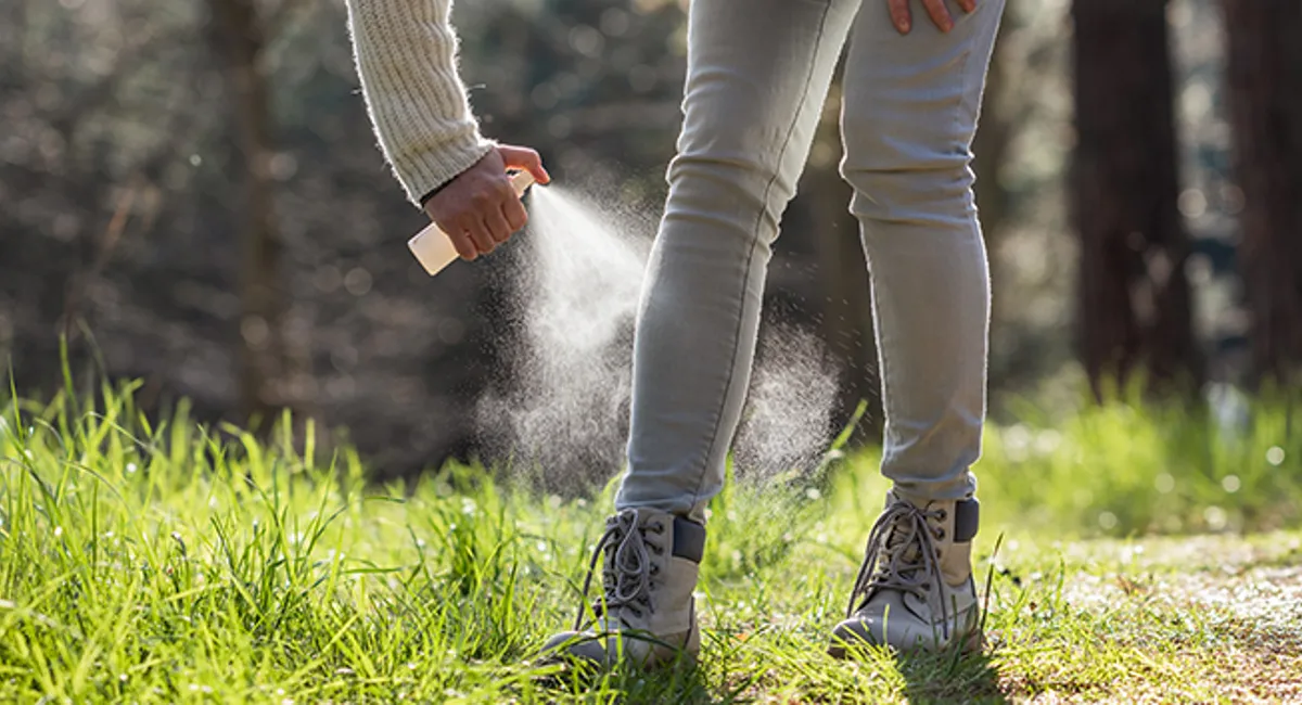 Spray mosquito repellent
